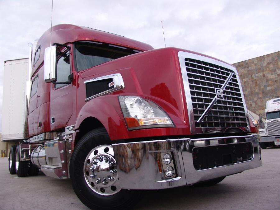  Volvo VT880 2005 года  (фото 2 из 13)
